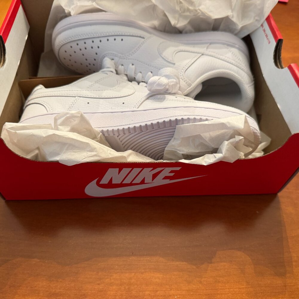 👟 NIB Nike White/White Sneakers - Youth Size 6.5 🤍